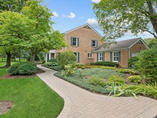106 Carriage Road, North Barrington, IL 60010