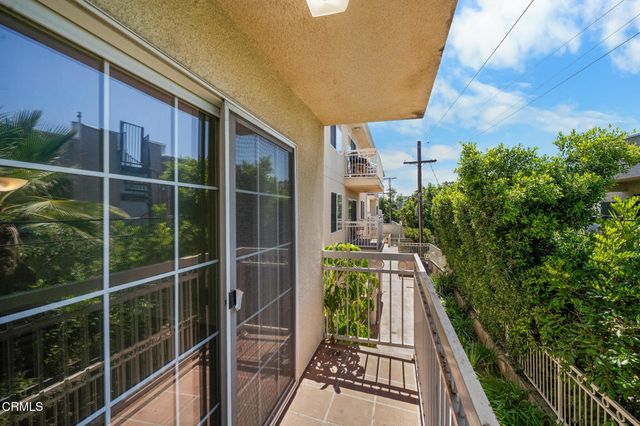 530 W Stocker 206, Glendale, CA 91202