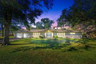 129 Red Bud Lane, Baytown, TX 77520