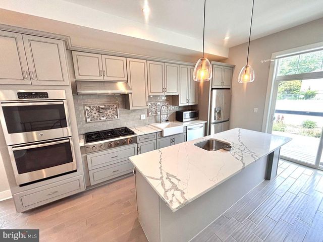 488 EVERGREEN AVE, Philadelphia, PA 19128