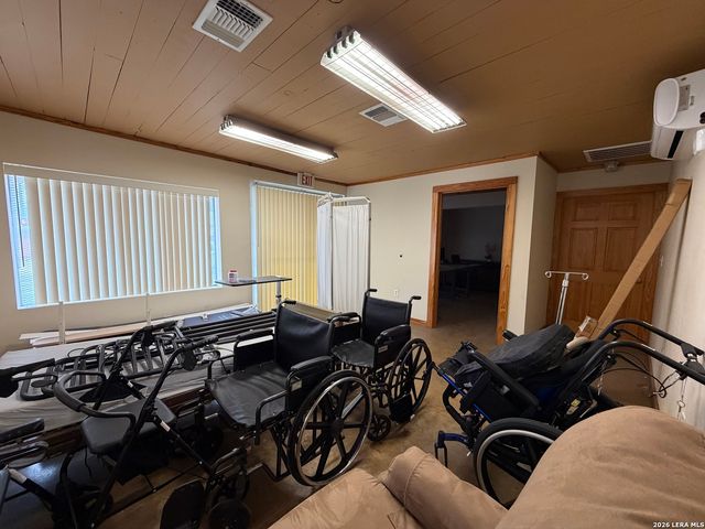 601 CUPPLES RD, San Antonio, TX 78237