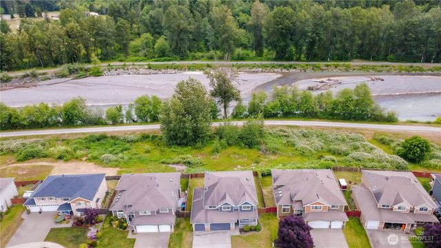 1522 Daffodil Avenue NE, Orting, WA 98360