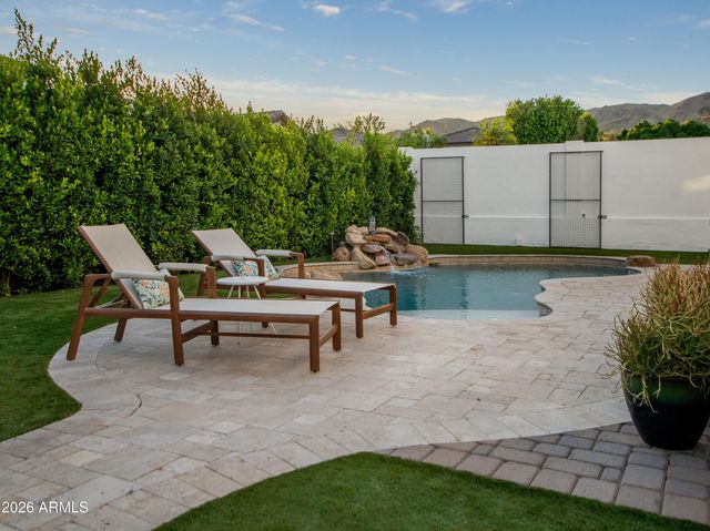 15426 S 4TH Avenue, Phoenix, AZ 85045