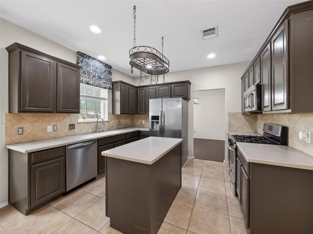 125 Hometown PKWY, Kyle, TX 78640