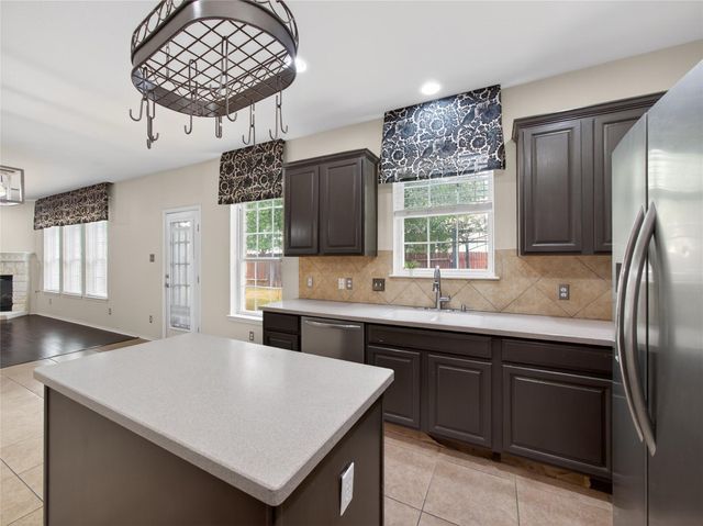 125 Hometown PKWY, Kyle, TX 78640