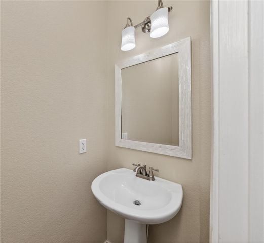 125 Hometown PKWY, Kyle, TX 78640