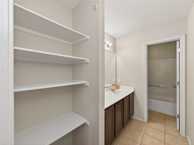 125 Hometown PKWY, Kyle, TX 78640