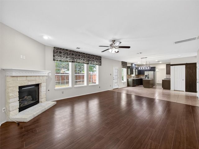 125 Hometown PKWY, Kyle, TX 78640