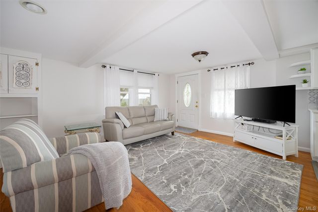 17 Greenwood Drive, Mahopac, NY 10541