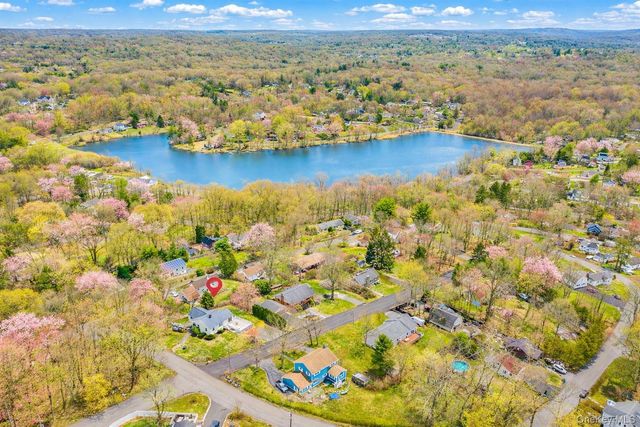 17 Greenwood Drive, Mahopac, NY 10541