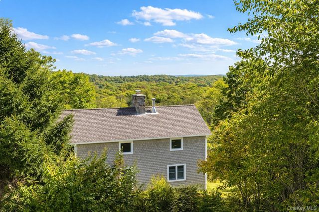 17 Greenwood Drive, Mahopac, NY 10541