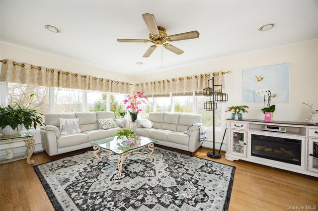 17 Greenwood Drive, Mahopac, NY 10541