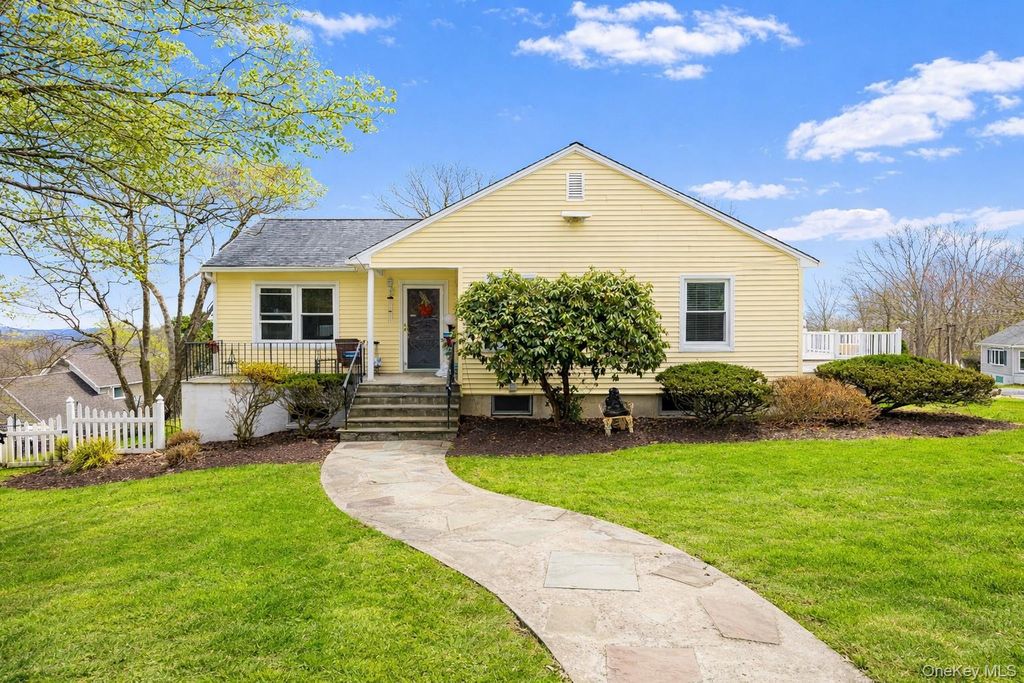 17 Greenwood Drive, Mahopac, NY 10541