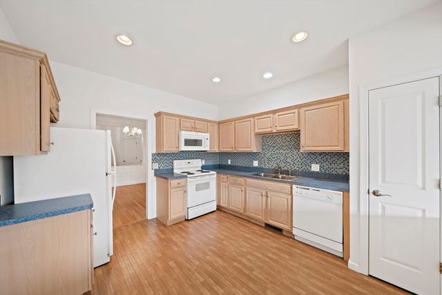 10 Spyglass Landing Dr 10, Marshfield, MA 02050