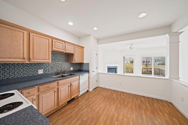 10 Spyglass Landing Dr 10, Marshfield, MA 02050