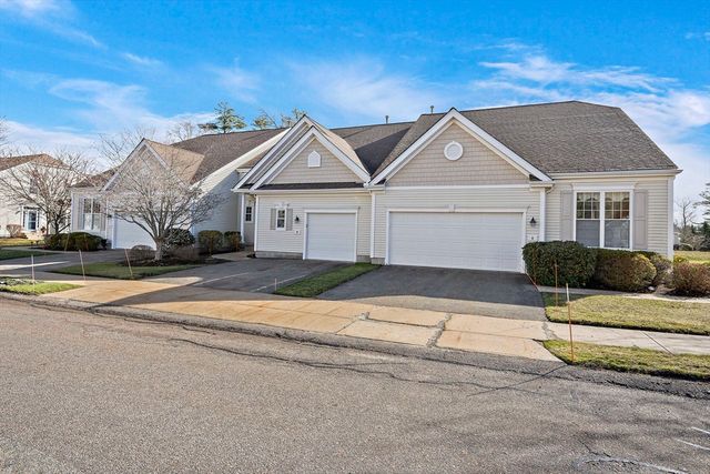 10 Spyglass Landing Dr 10, Marshfield, MA 02050