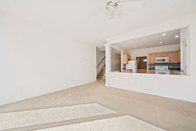 10 Spyglass Landing Dr 10, Marshfield, MA 02050