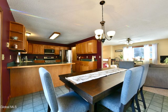 86 3rd Avenue, Hadley, NY 12835