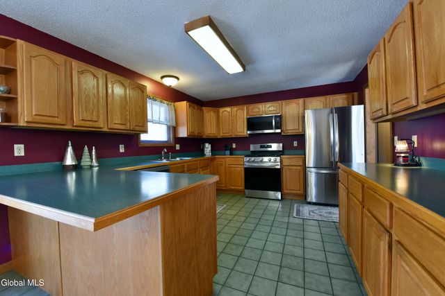 86 3rd Avenue, Hadley, NY 12835