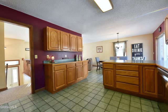 86 3rd Avenue, Hadley, NY 12835