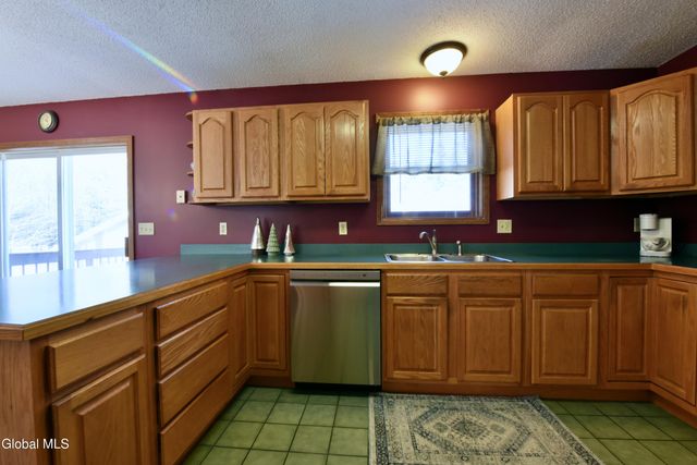 86 3rd Avenue, Hadley, NY 12835