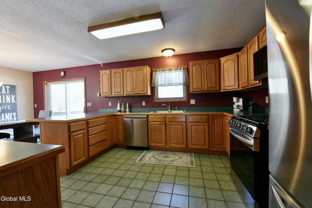 86 3rd Avenue, Hadley, NY 12835