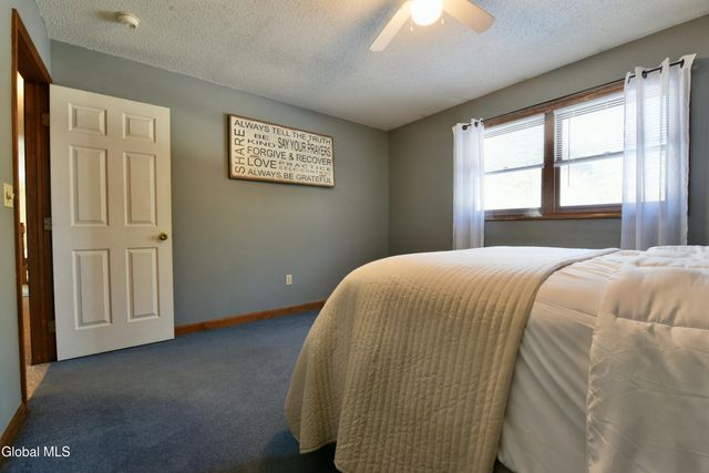 86 3rd Avenue, Hadley, NY 12835