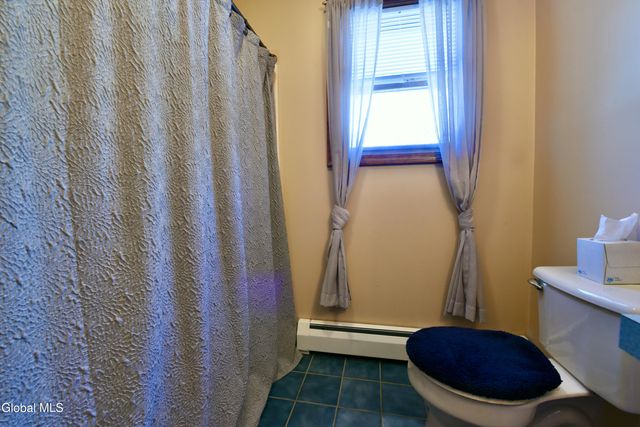 86 3rd Avenue, Hadley, NY 12835