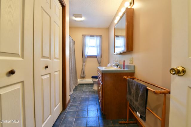 86 3rd Avenue, Hadley, NY 12835