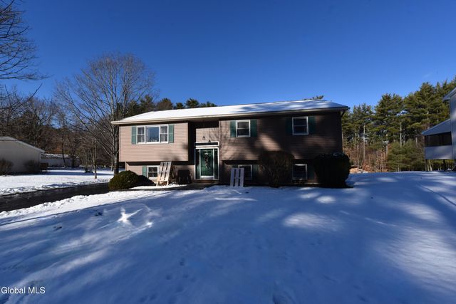 86 3rd Avenue, Hadley, NY 12835