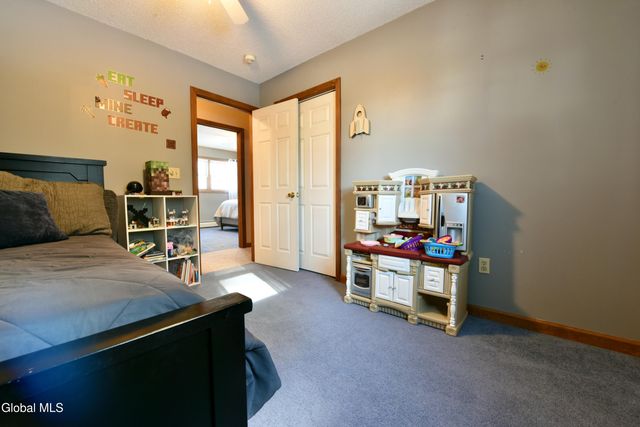 86 3rd Avenue, Hadley, NY 12835