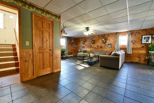 86 3rd Avenue, Hadley, NY 12835