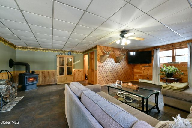 86 3rd Avenue, Hadley, NY 12835