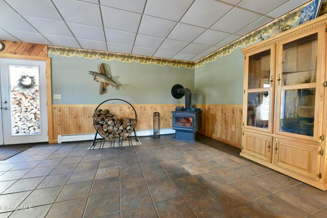 86 3rd Avenue, Hadley, NY 12835