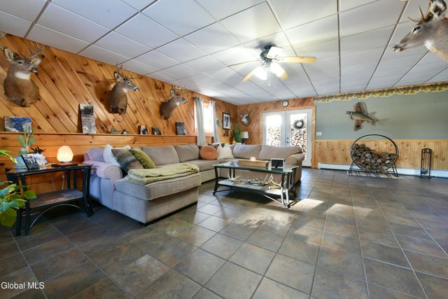 86 3rd Avenue, Hadley, NY 12835