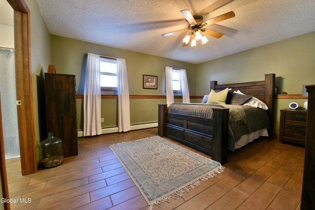 86 3rd Avenue, Hadley, NY 12835