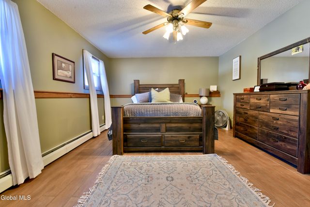 86 3rd Avenue, Hadley, NY 12835