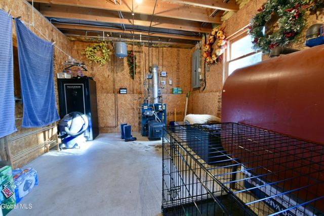 86 3rd Avenue, Hadley, NY 12835