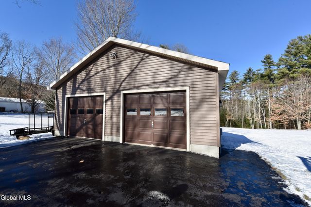 86 3rd Avenue, Hadley, NY 12835