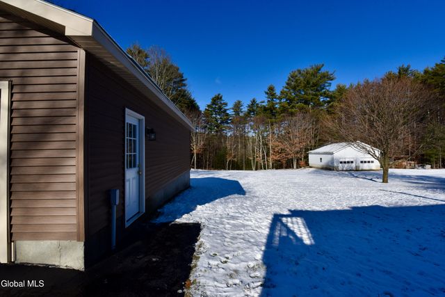 86 3rd Avenue, Hadley, NY 12835