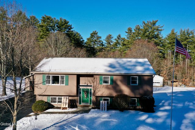 86 3rd Avenue, Hadley, NY 12835