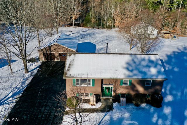 86 3rd Avenue, Hadley, NY 12835