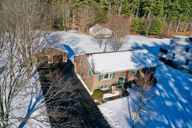 86 3rd Avenue, Hadley, NY 12835