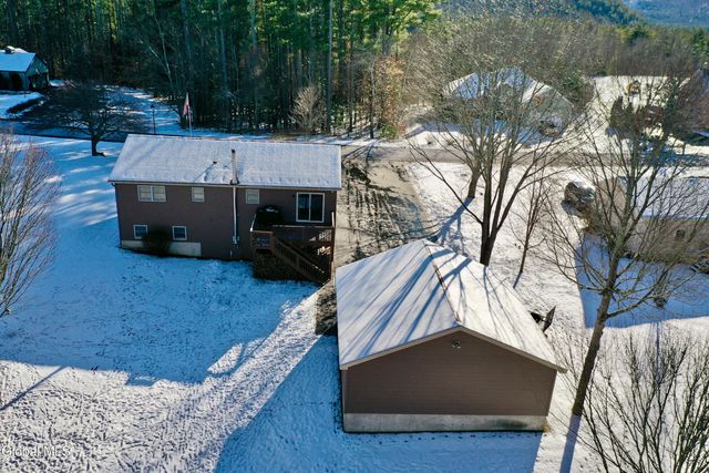 86 3rd Avenue, Hadley, NY 12835