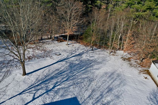 86 3rd Avenue, Hadley, NY 12835