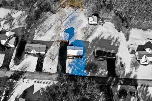 86 3rd Avenue, Hadley, NY 12835