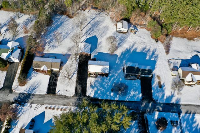 86 3rd Avenue, Hadley, NY 12835