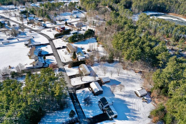 86 3rd Avenue, Hadley, NY 12835