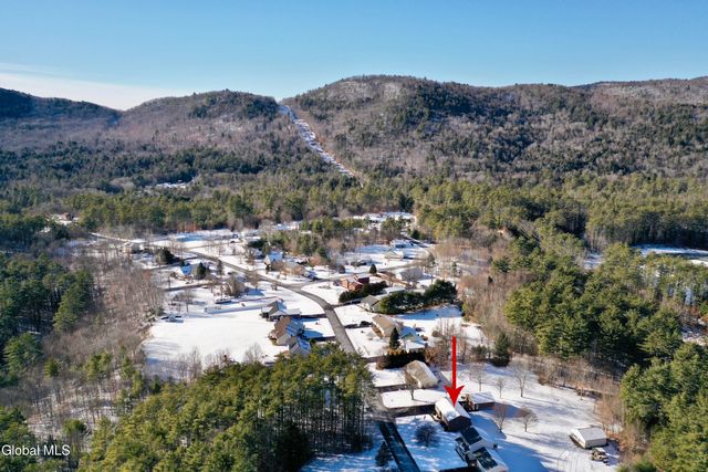 86 3rd Avenue, Hadley, NY 12835