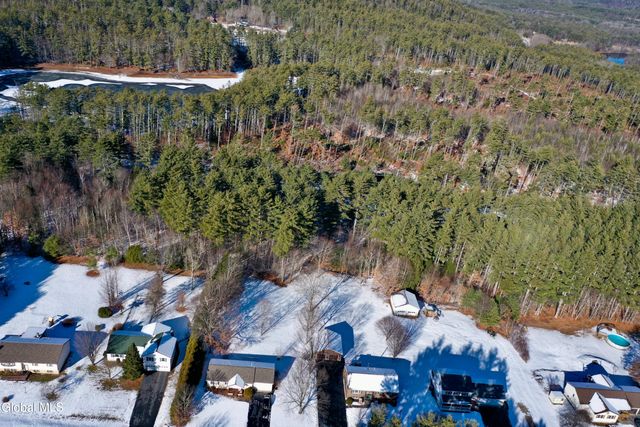 86 3rd Avenue, Hadley, NY 12835